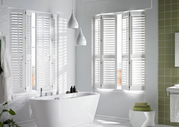 shutters in badkamer